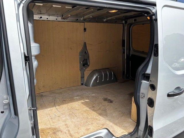 Renault Trafic image 15